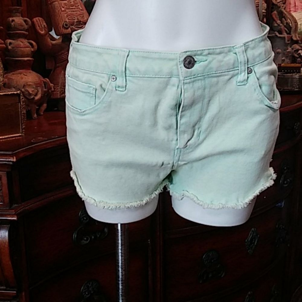 Delias short  